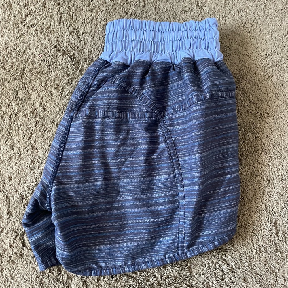 Lululemon tracker shorts